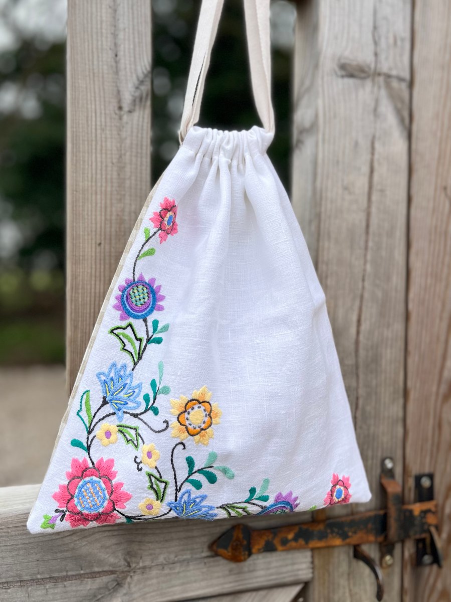 Embroidered linen drawstring bag with gingham back