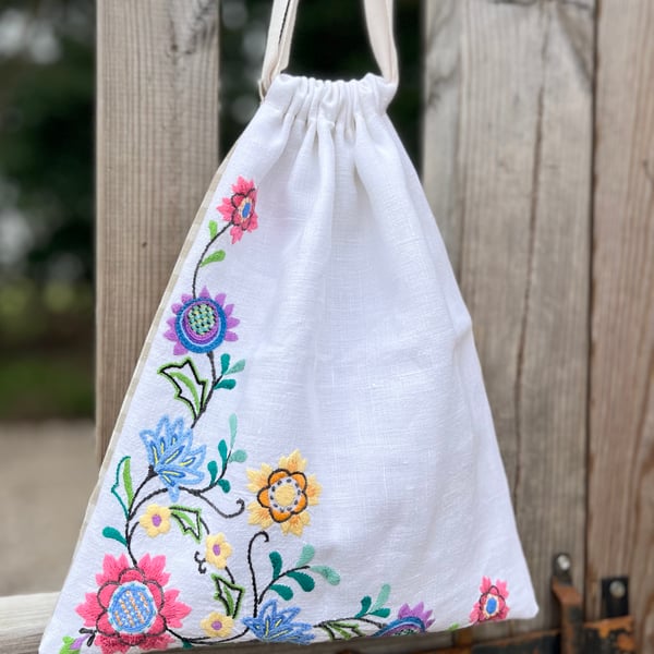 Embroidered linen drawstring bag with gingham back