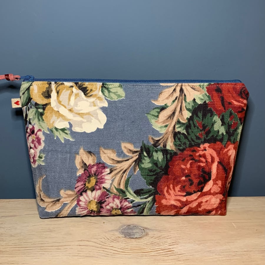 Reclaimed Vintage Linen Zip pouch