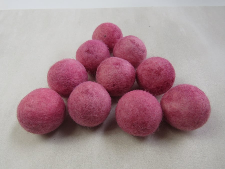 10 Large 3cm Cochineal Pink Natural Dye Felt Balls