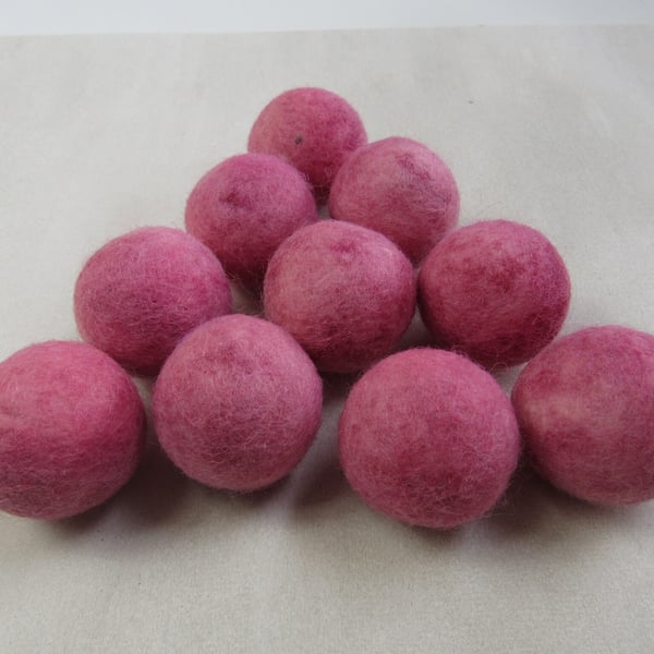 10 Large 3cm Cochineal Pink Natural Dye Felt Balls