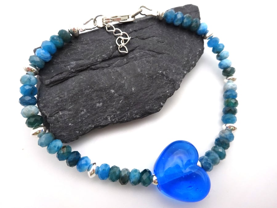 lampwork glass turquoise heart and apatite gemstone bracelet