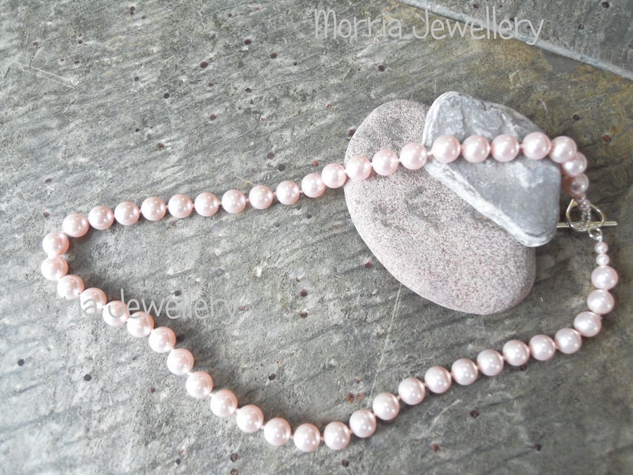 Pearl necklace with heart toggle clasp.