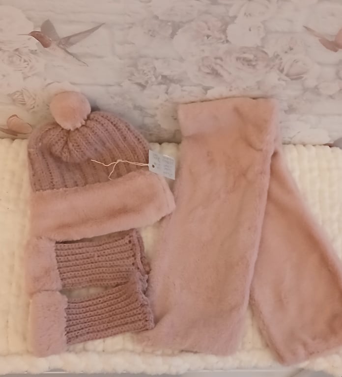 Hat. Crocheted 10% Alpaca wool. With faux fur rim & gloves and scarf set..