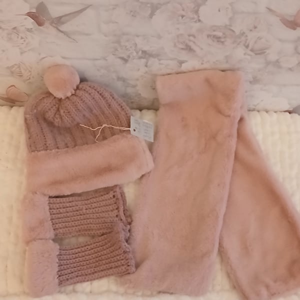 Hat. Crocheted 10% Alpaca wool. With faux fur rim & gloves and scarf set..