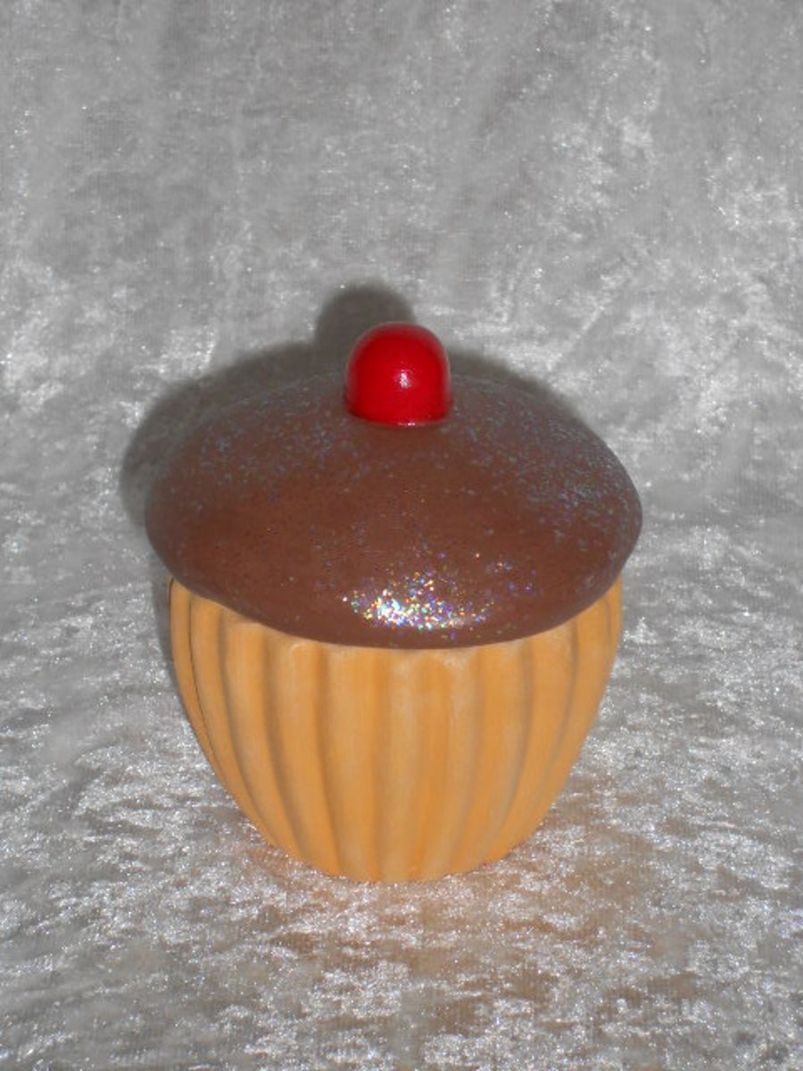 Hand Painted Small Ceramic Novelty Chocolate Cup Cake Trinket Jewellery Gift Box