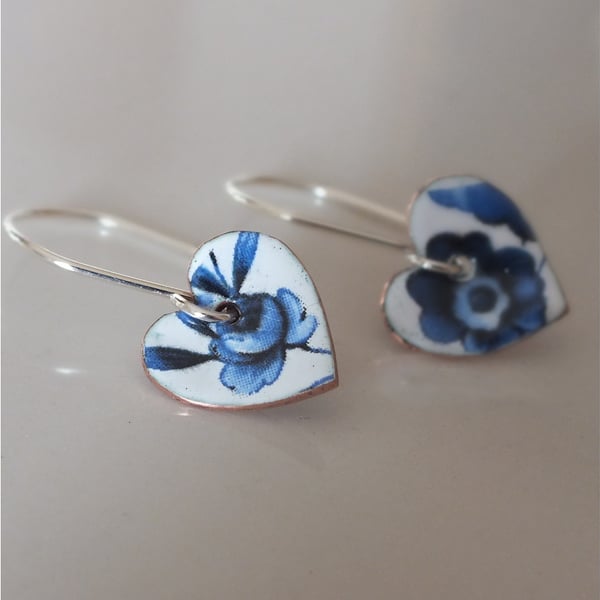 Blue and white enamelled hearts