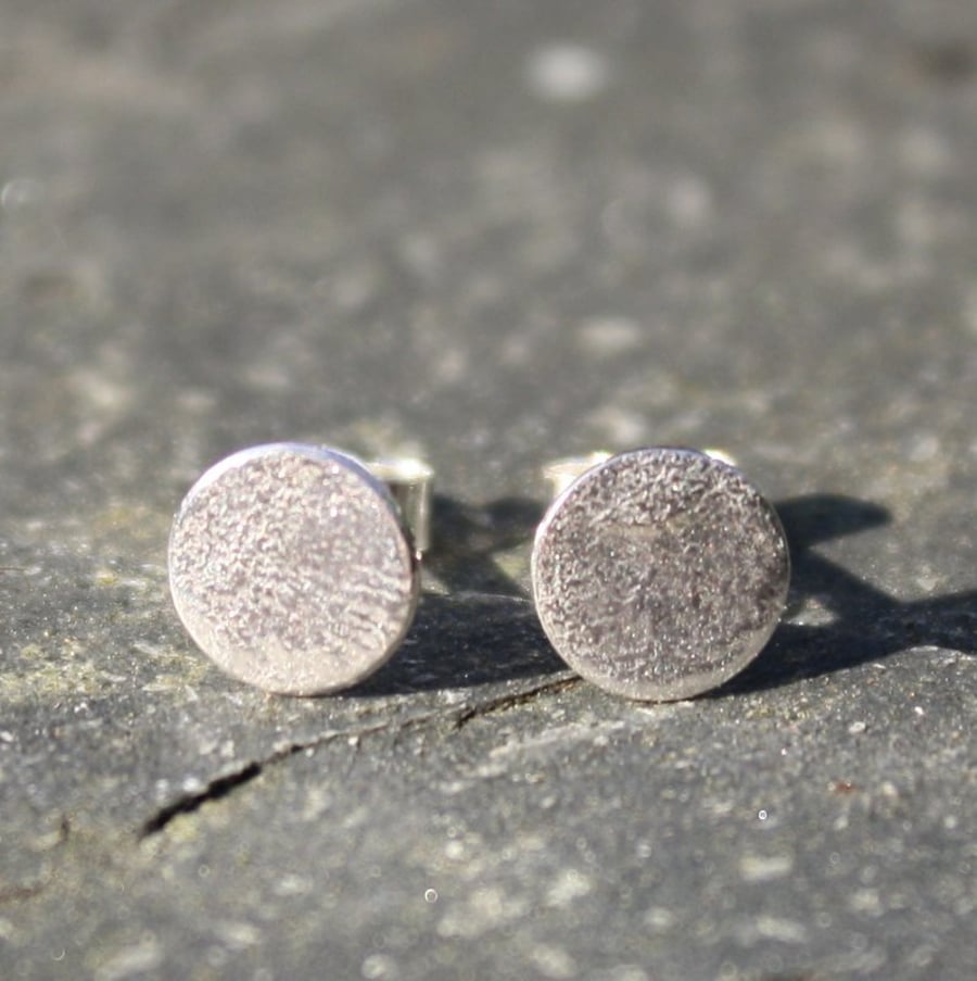 Tiny textured studs