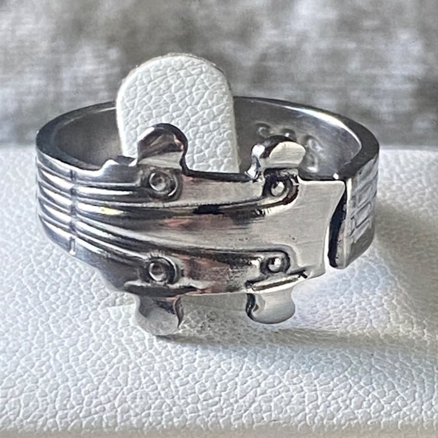 Guitar Ring