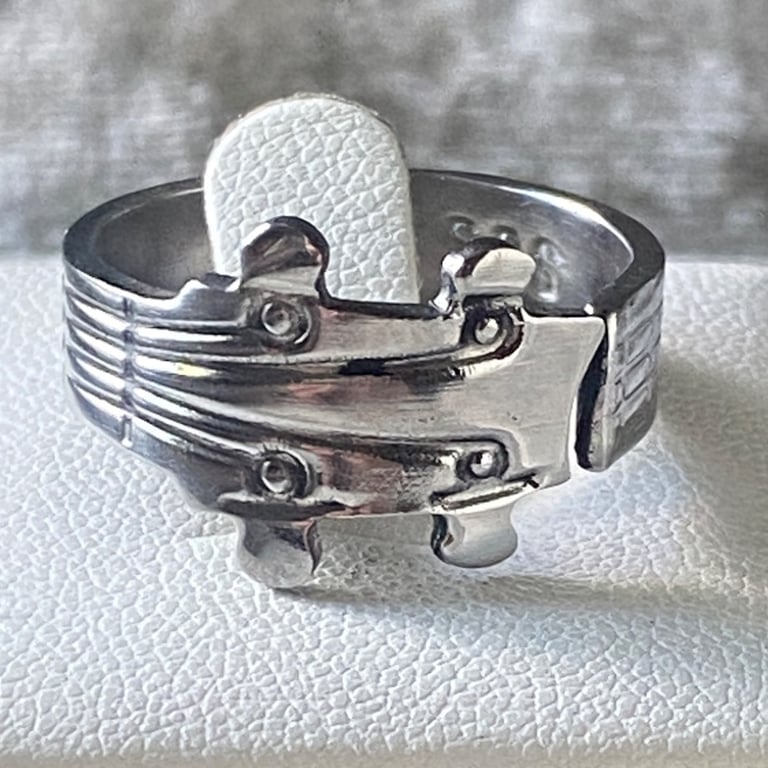 Guitar Ring