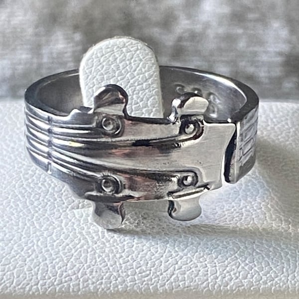Guitar Ring