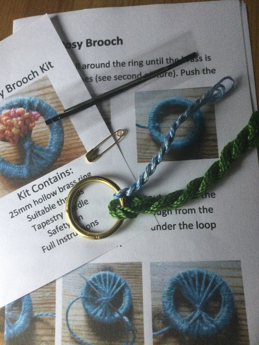 Dorset Posy Brooch Kit, Green Stems with Blue Flowers P15