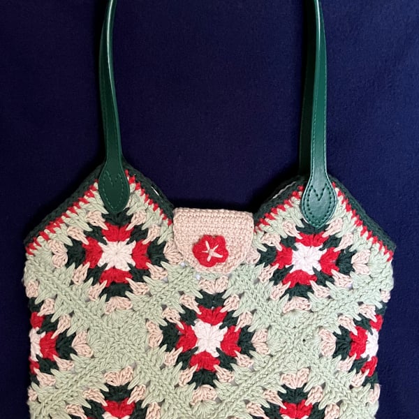 Granny square tote bag Green – magnetic tab top closing