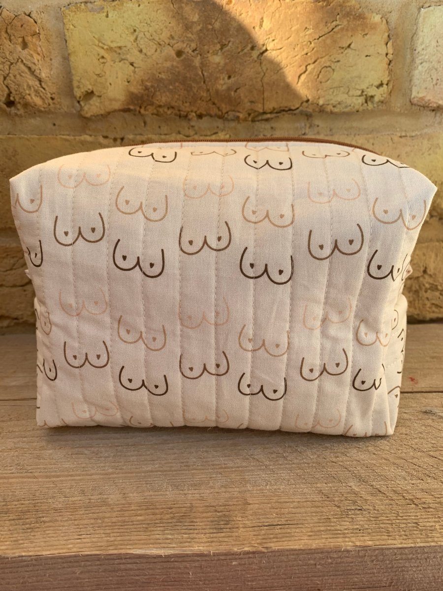 Box shape wash bag