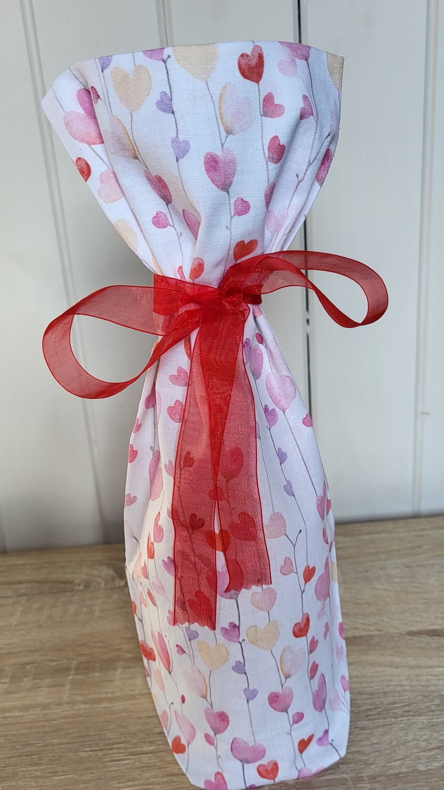 Fabric Bottle Bag in a Trailing Hearts Pattern