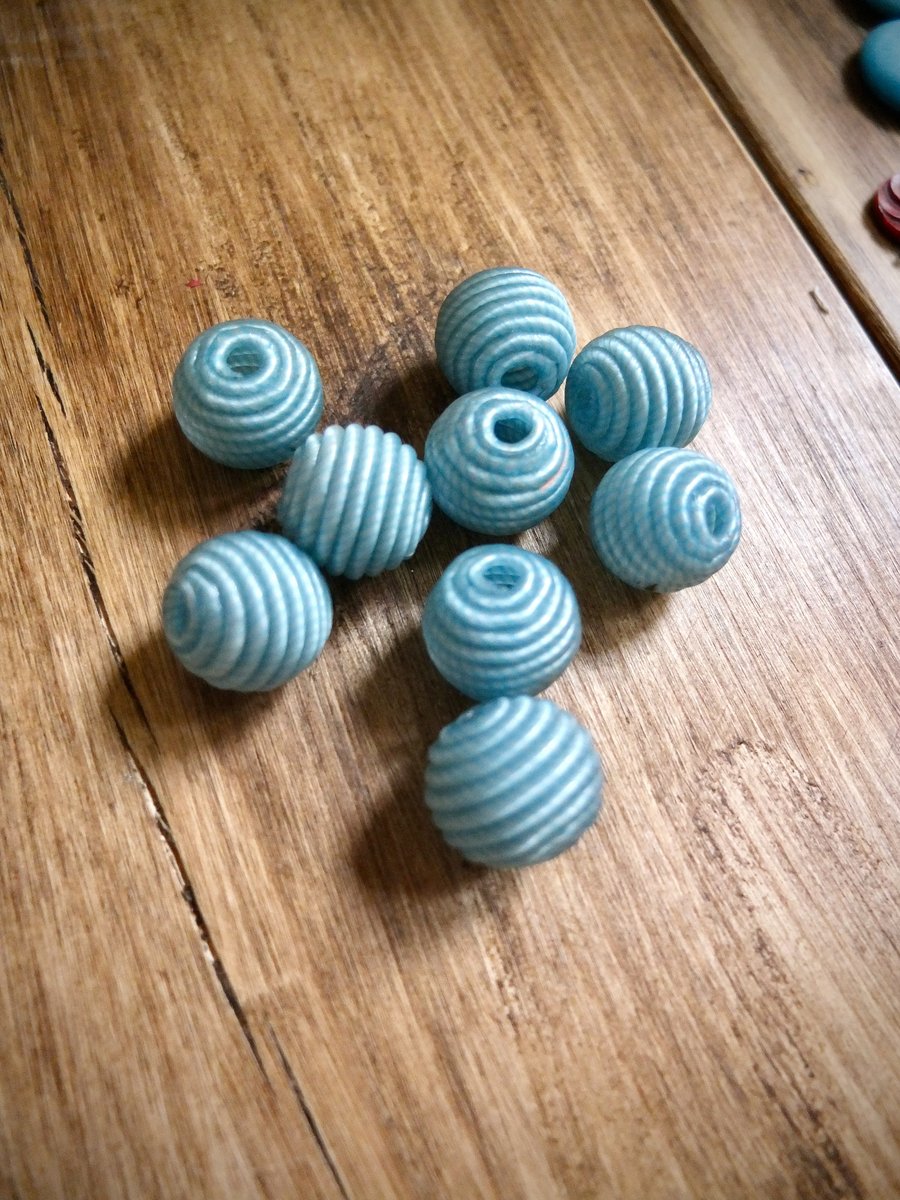 9 Vintage Pale Blue Round Glass Beads - 20mm