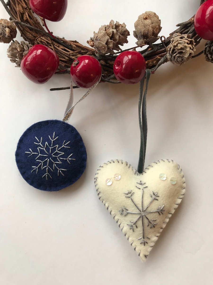 Christmas decoration in white wool felt, hand embroidered.