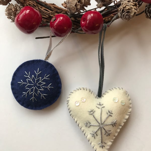 Christmas decoration in white wool felt, hand embroidered.