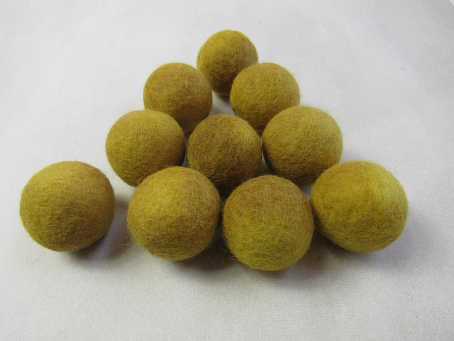 10 Large 3cm Weld Yellow Natural Dye Felt Balls