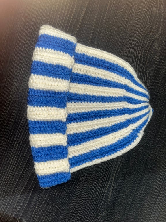 Nice two colours beanie for adults 