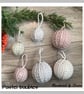 Crocheted Christmas baubles - Image 4