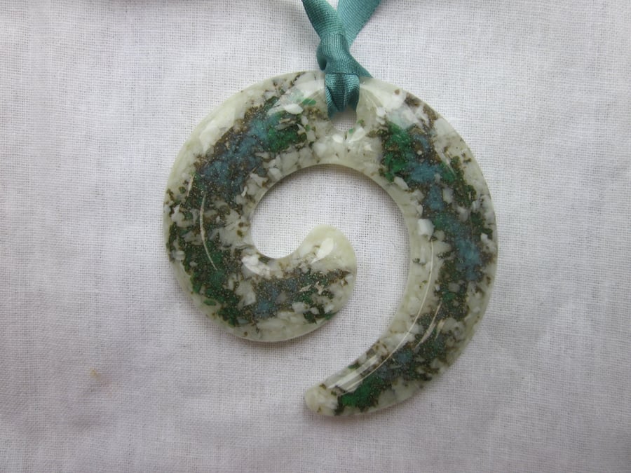 Handmade cast glass pendant - Marbled swirl