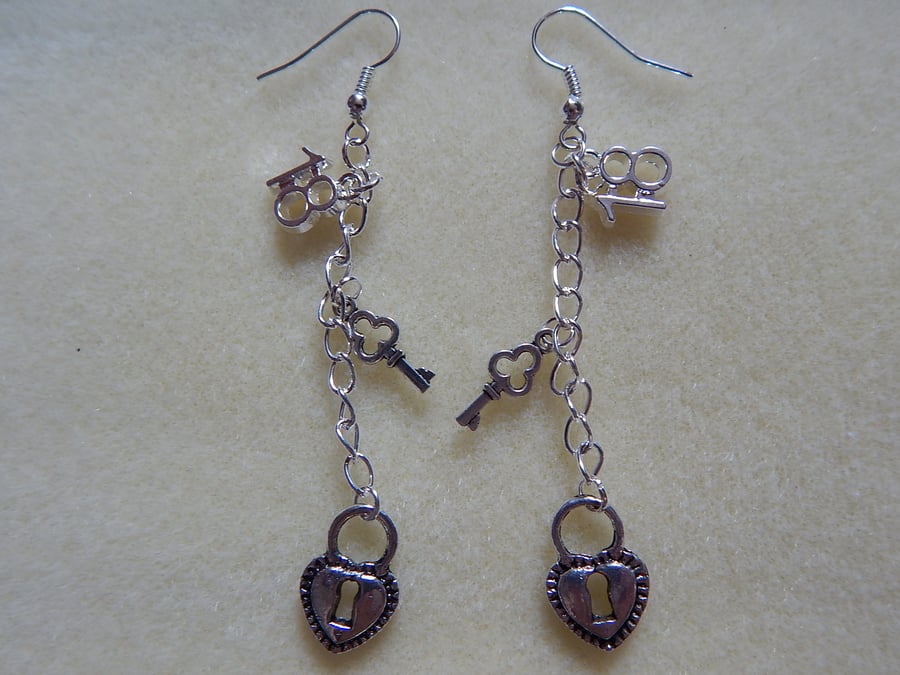 Earrings 18 Lock & Key Dangle Silver Plated