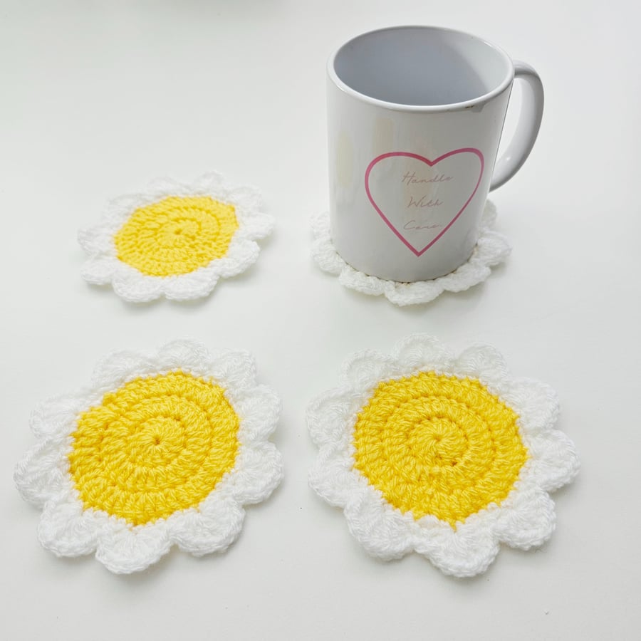Daisy Coasters, set of 4 mug rugs with storage pot