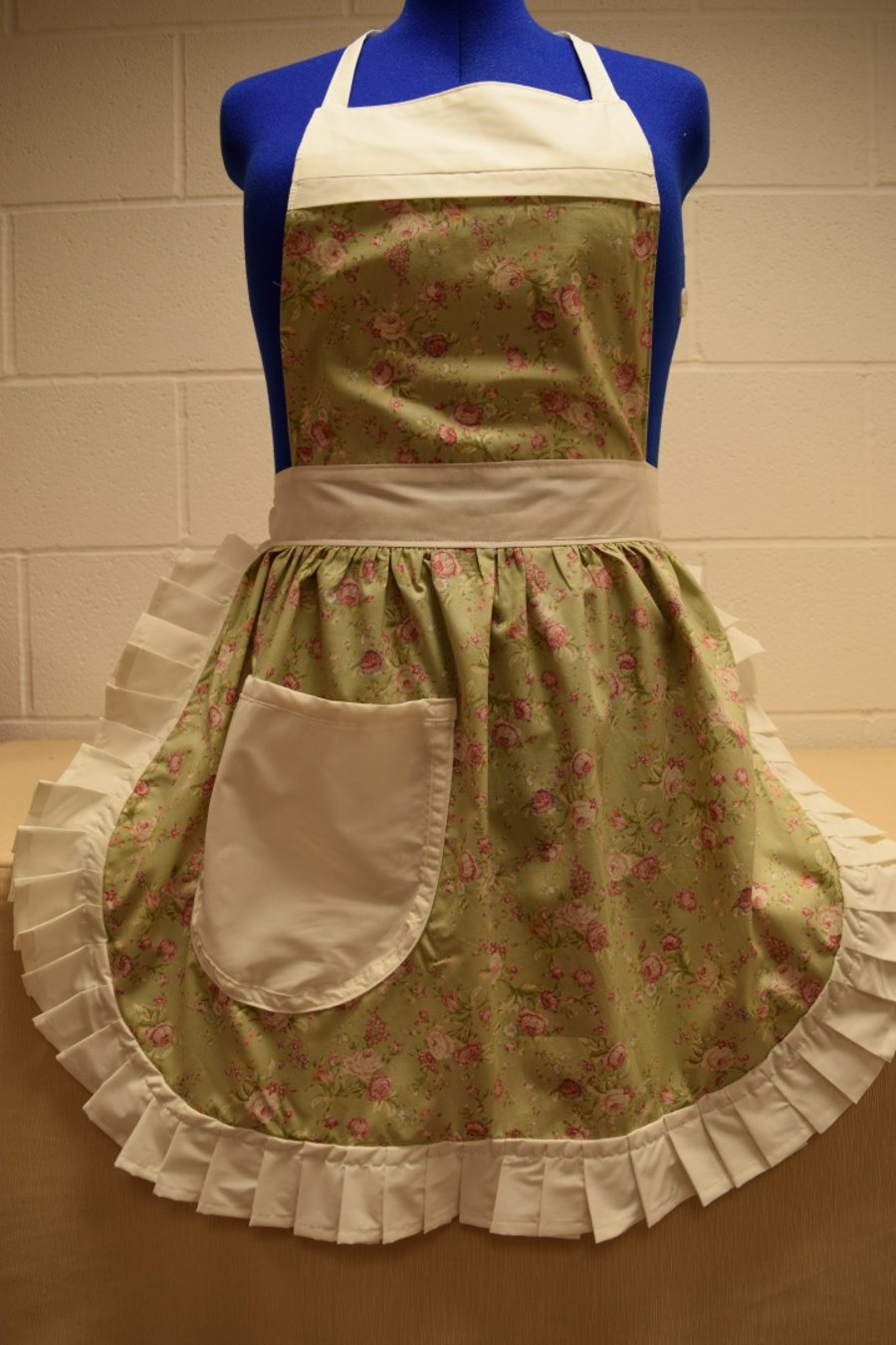 Vintage 50s Style Full Apron Pinny - Pale Green Floral with Cream Trim