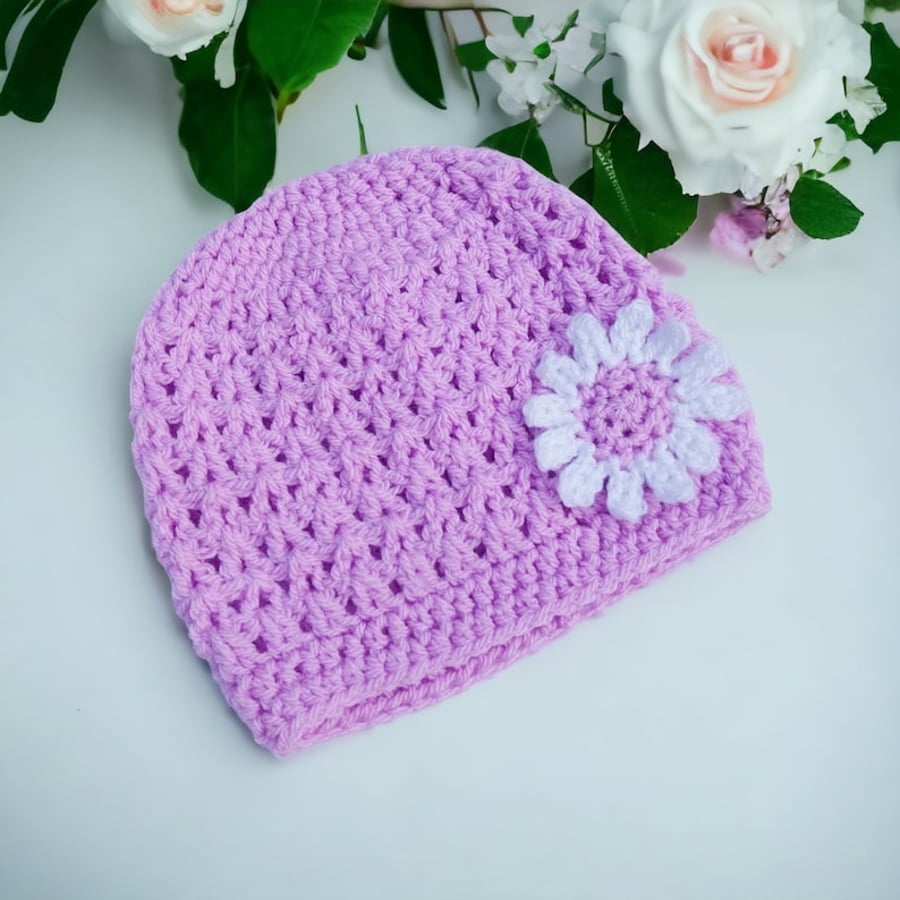 Baby hat hand crocheted in lilac with white daisy applique 0 - 3 months 
