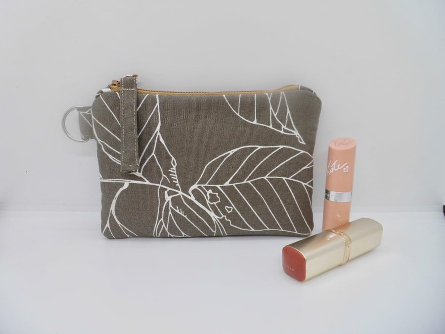 Makeup bag with zip in leaf print fabric