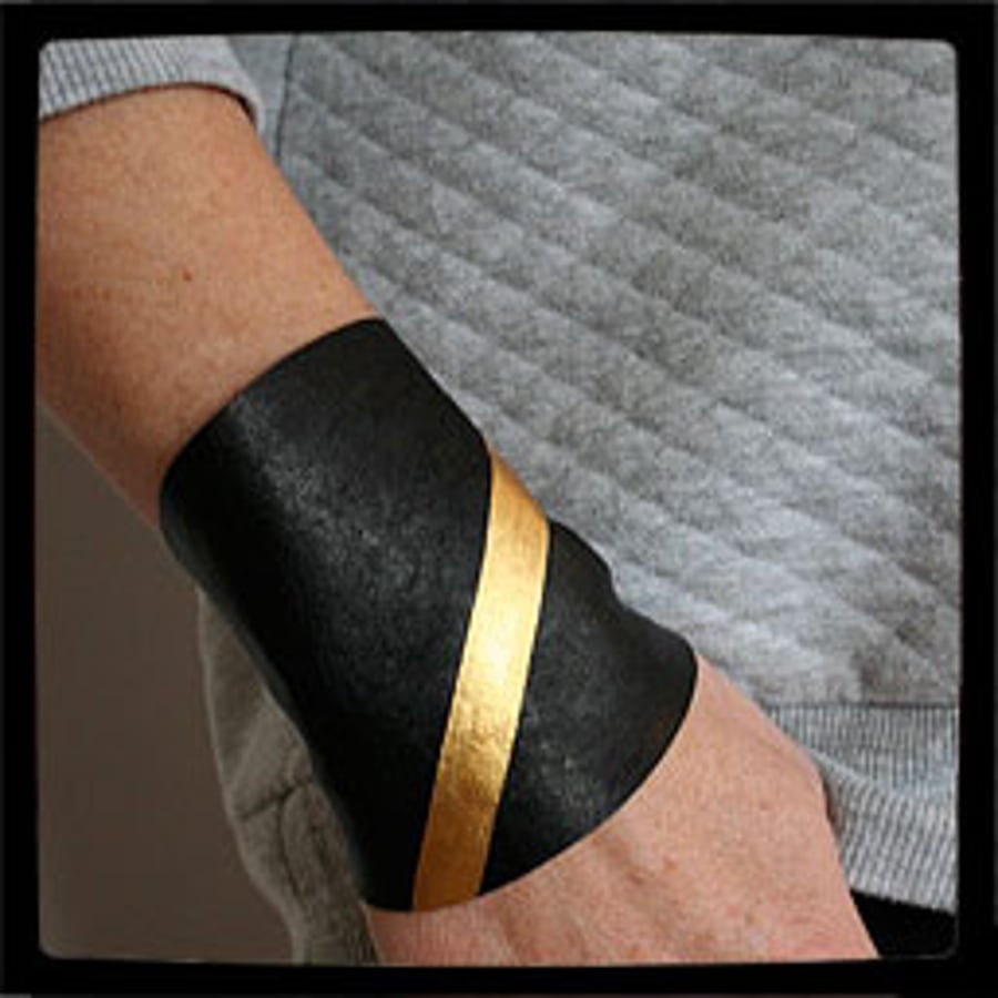 Black and gold leather cuff  -"WONDER CUFF"