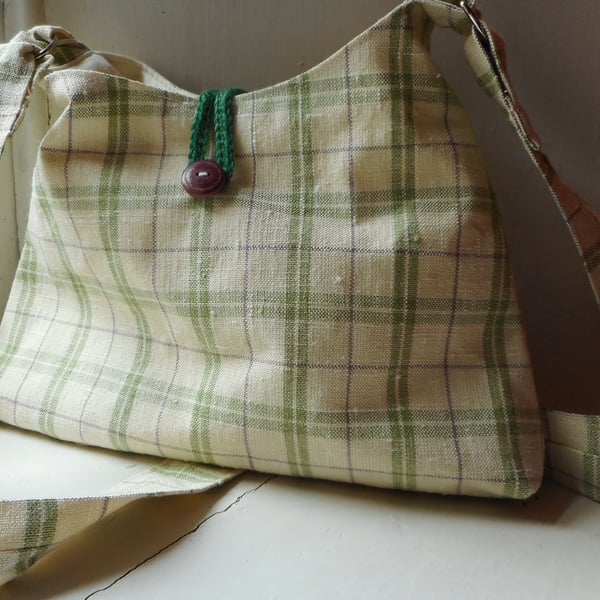 Crossbody pyramid shoulder bag in green and mauve checks