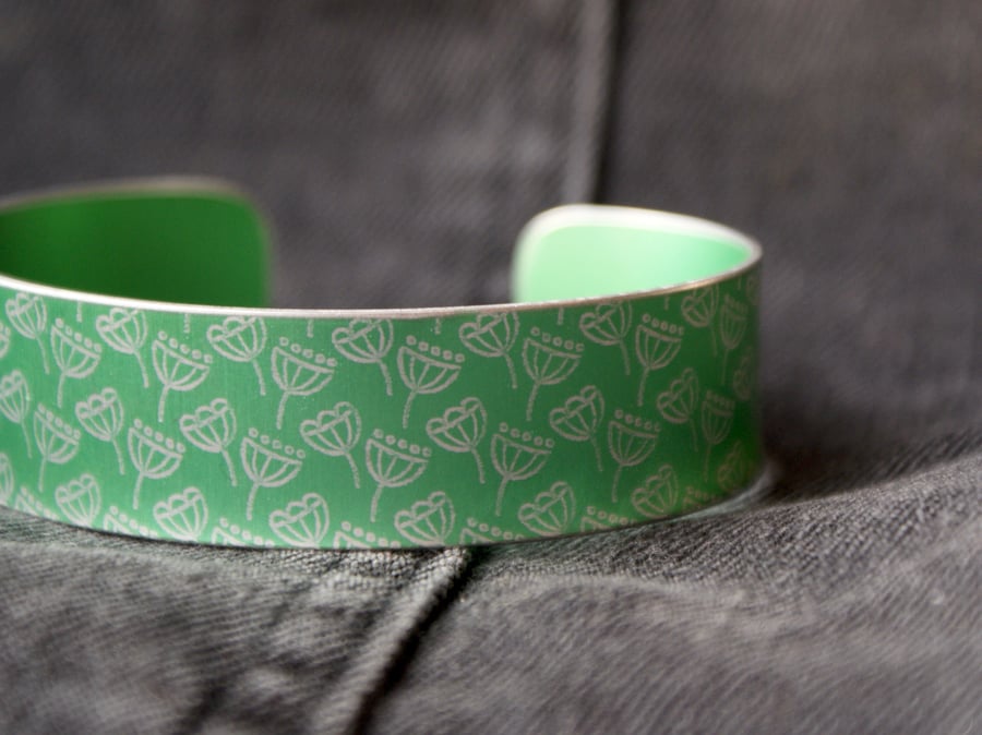 Geometric seed head print cuff bracelet green