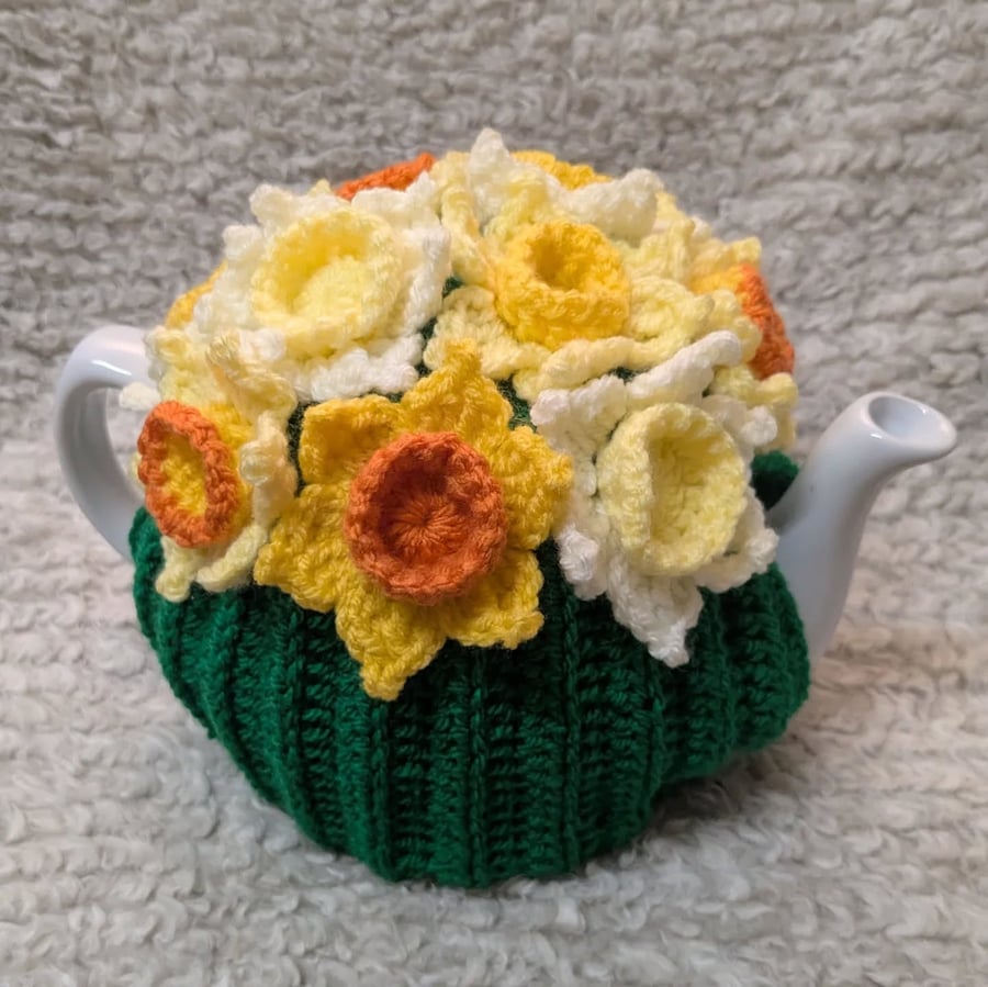 Daffodil Tea Cosy to fit a medium sized 4-6 cup teapot 