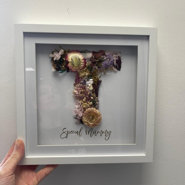 SPECIAL MUMMY. Framed dried flowers.