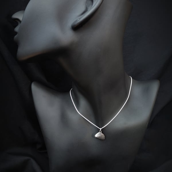 Sterling silver small seashell pendant