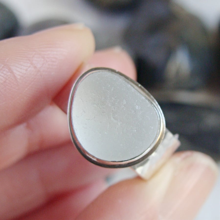 Size M Hammered Wide Band Frosted Clear Seaham Sea Glass Sterling Silver Ring