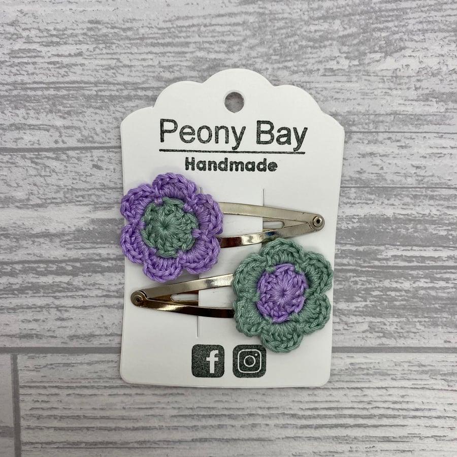 Girl’s hair clips, flower clips, green & lilac 