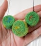 Felted bead necklace in green wool - Image 1