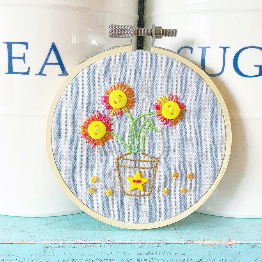 Embroidered Hoop. Hanging Decoration. Embroidered Flower Hoop. Daisy Hoop.