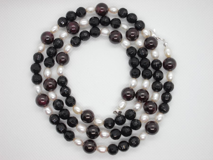 SALE - Garnet, pearl and black agate vintage necklace