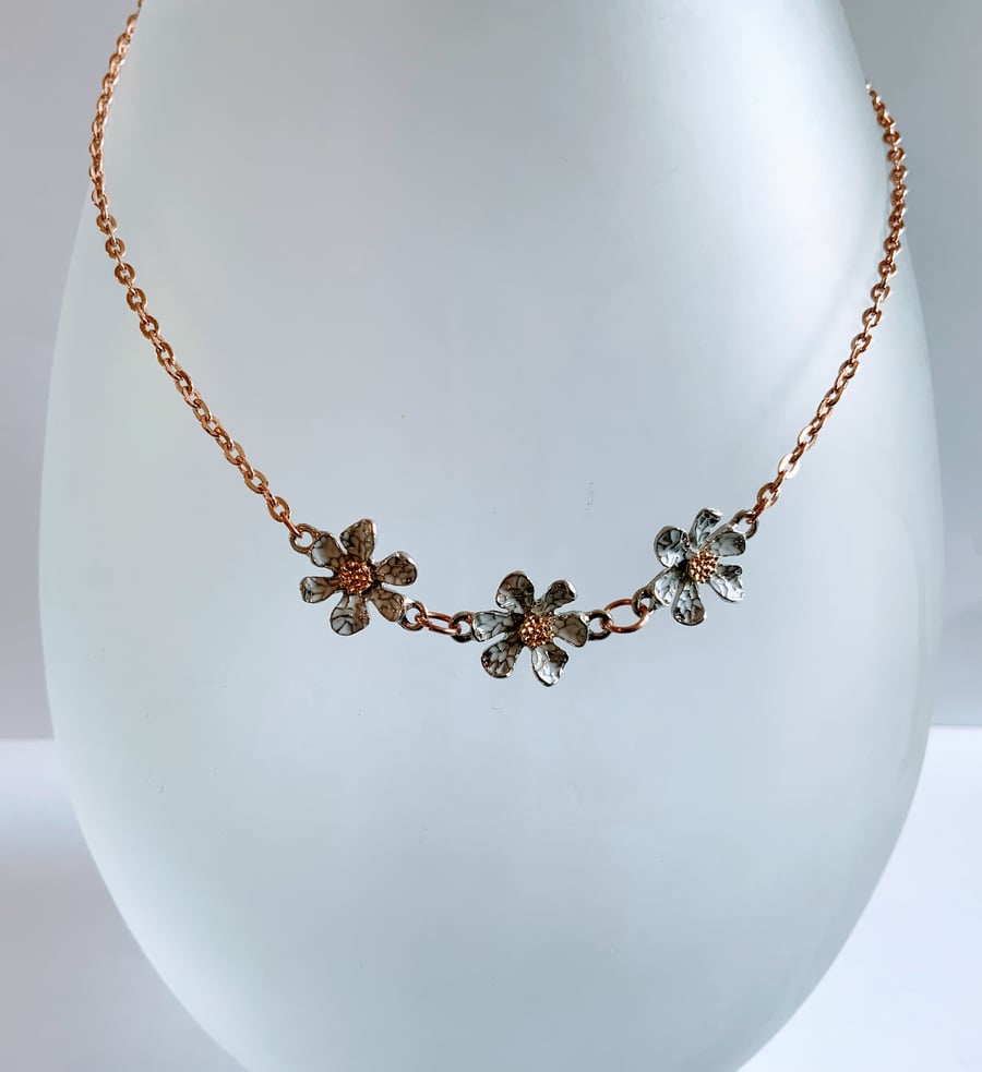 Daisy Chain Necklace.