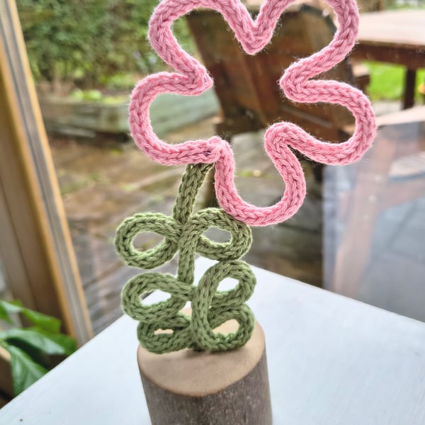 Knitted Bog Pimpernel flower - from Shetland