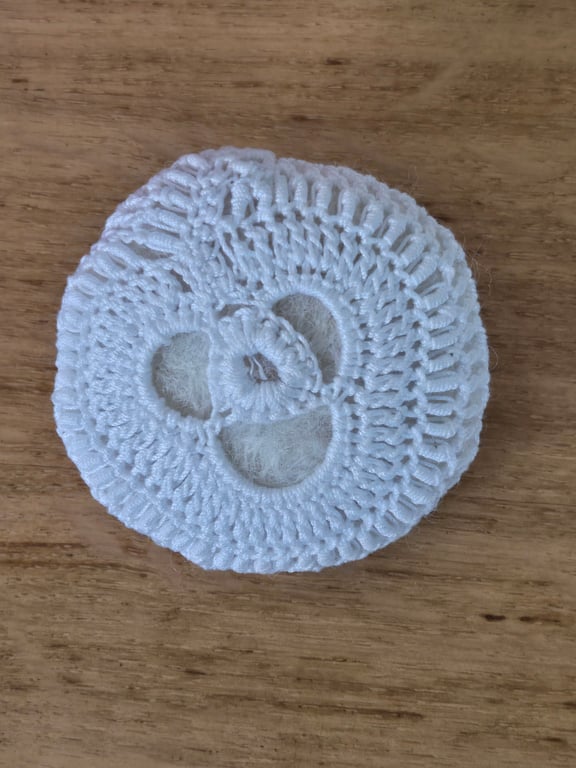 Crochet brooch, round brooch, clover leaf brooch