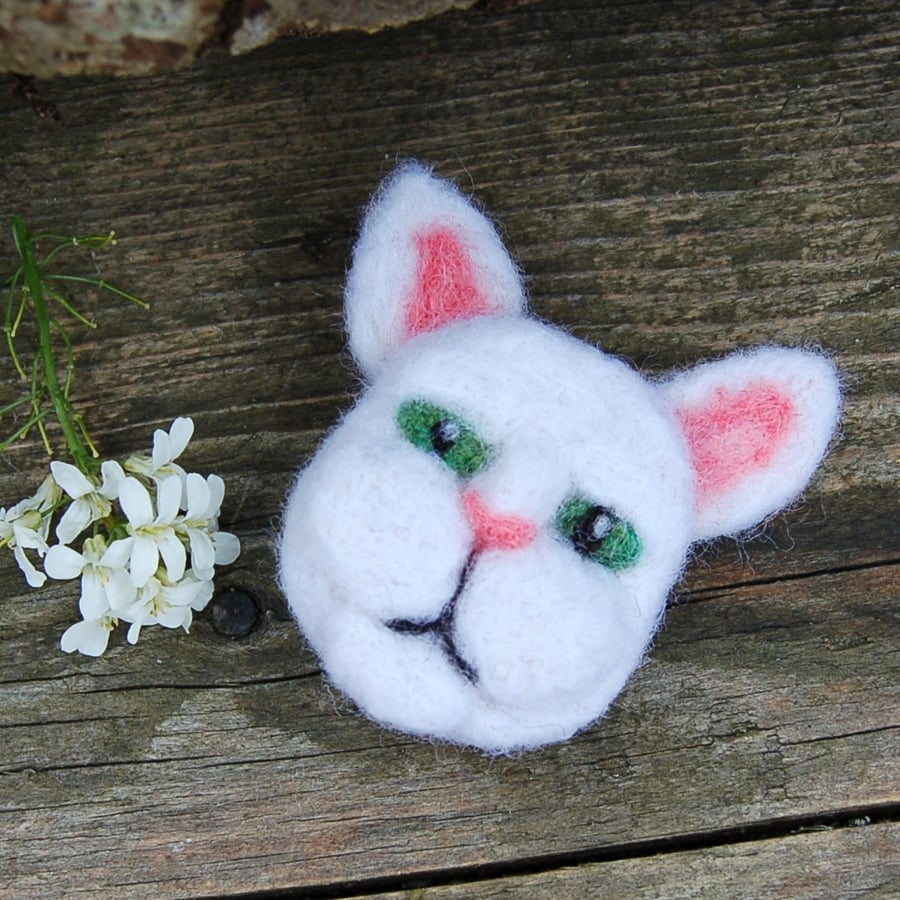 White cat, Needle felt  brooch -  jewellery wool badge wool art 