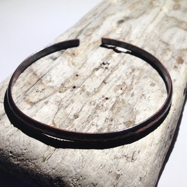 Hand Crafted Antiqued Hammered Copper Bangle (BRCUOPOV3) - UK Free Post