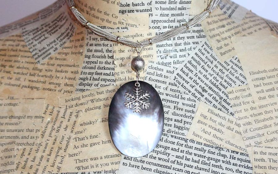 Silver Snowflake Charm Seashell Necklace
