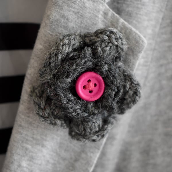 Hand knitted flower brooch pin - Grey and pink