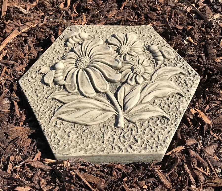 Flower & Bee Design Insect Drinker Stepping Stone